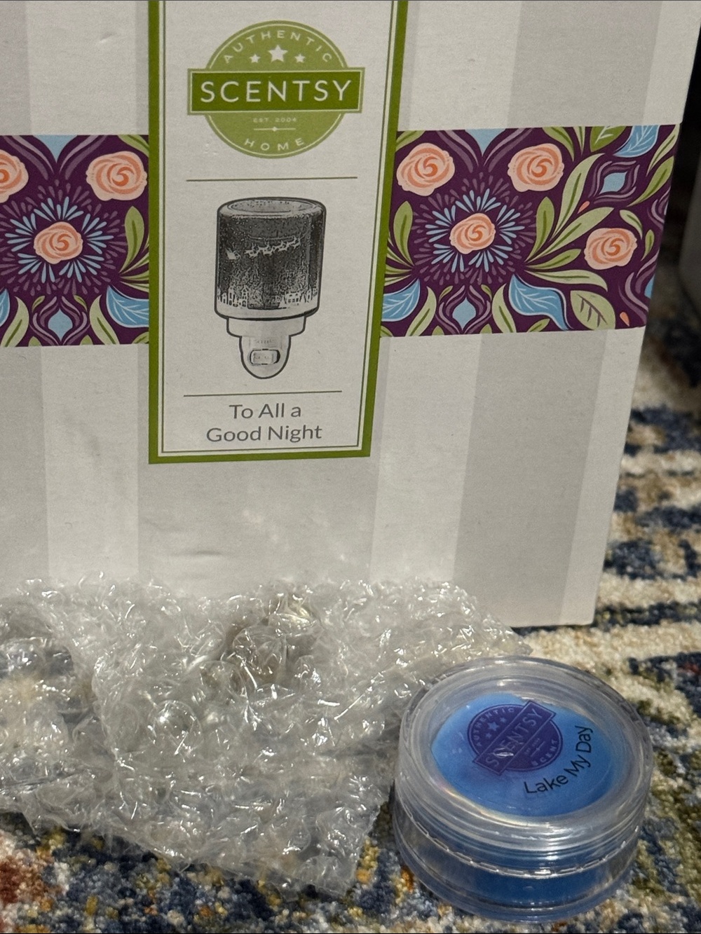 Sale NWT Set of 4 BUNDLE Scentsy Mini Plugin wax fragrance various warmers LOT - Picture 7 of 8
